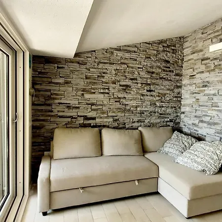 Is Traias 77 Holiday home